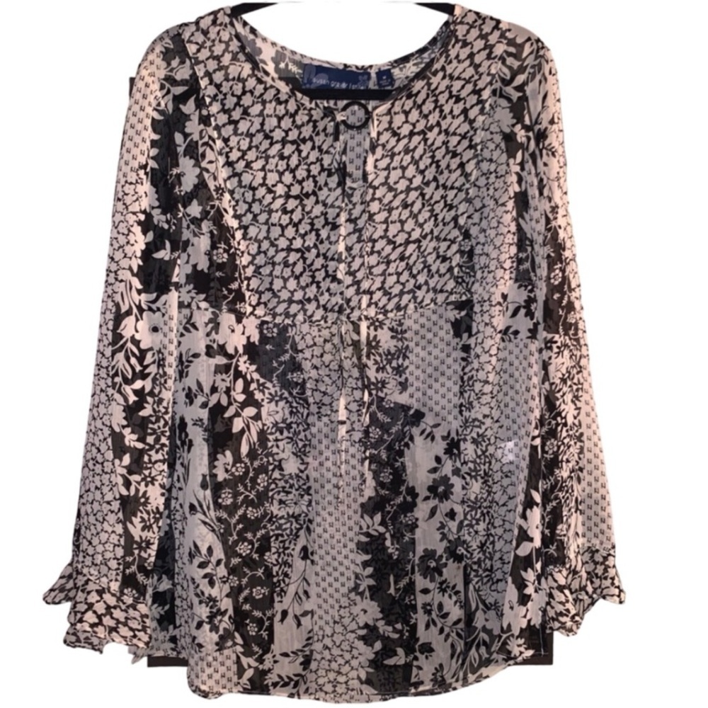 Susan Graver Black & White Floral Bell Sleeve Bohemian Long Sleeve Shirt Sz M